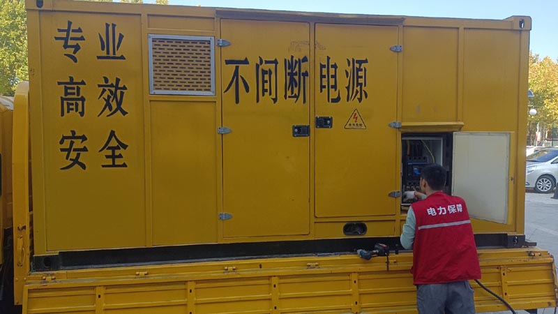 行唐柴油发电机组和UPS电源配合使用时，如何避免切换过程中的电力中断？